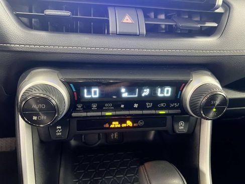 Used 2025 Toyota RAV4 XLE AWD/4WD image 17
