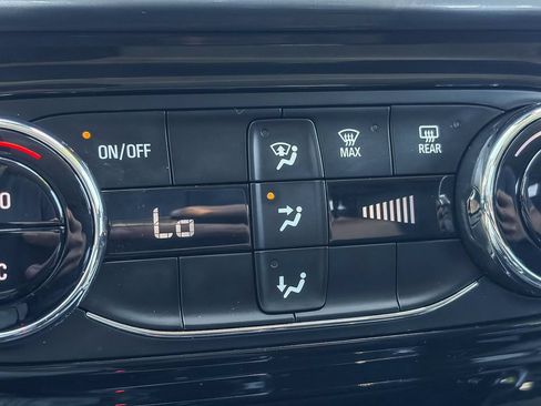 Certified 2024 Chevrolet Trax LT FWD image 25