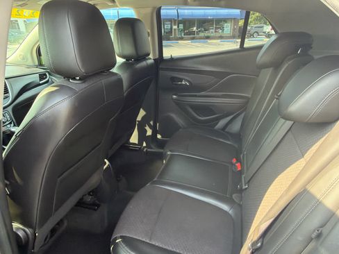 Used 2021 Buick Encore Preferred AWD/4WD image 12