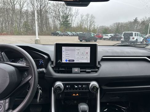 Certified 2025 Toyota RAV4 LE AWD/4WD image 27