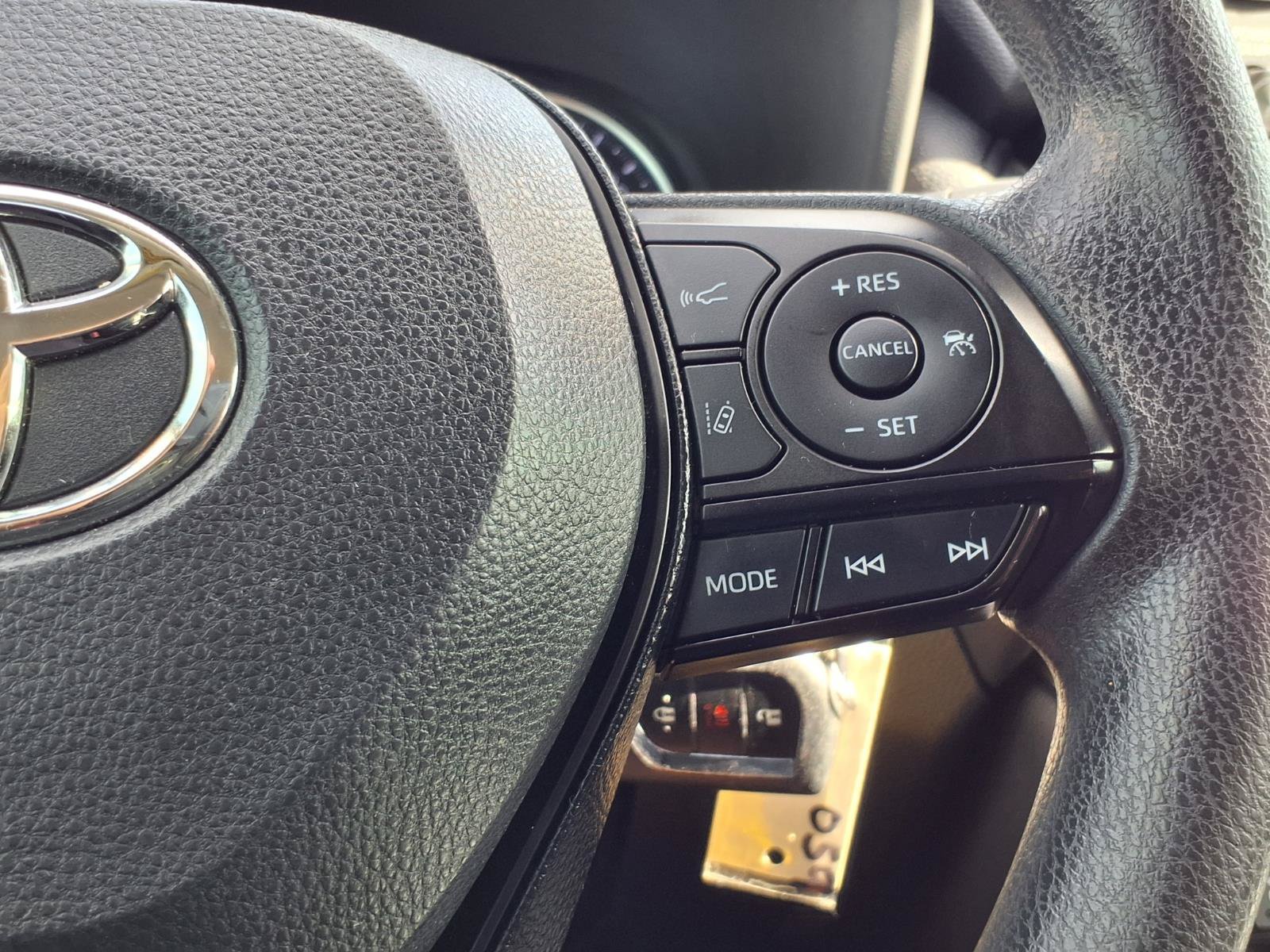 Used 2019 Toyota RAV4 LE FWD image 16
