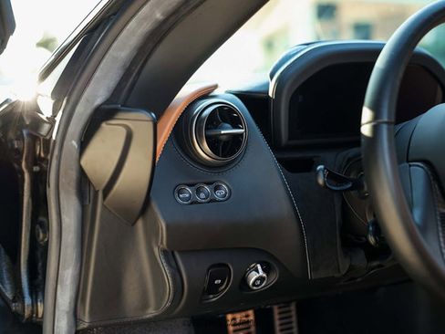 Used 2022 McLaren 720S Spider image 35