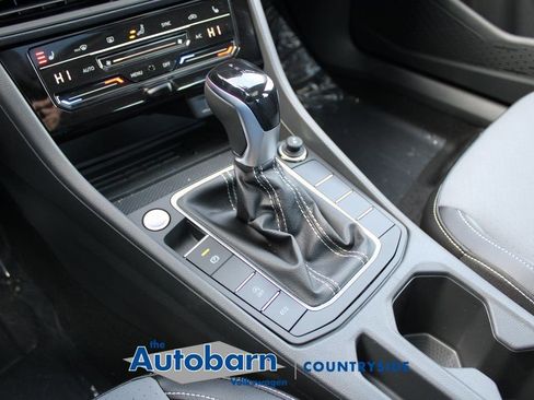 New 2026 Volkswagen Jetta SE FWD image 16