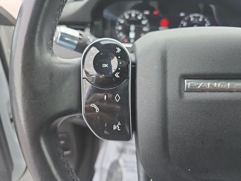 Used 2020 Land Rover Range Rover Evoque SE image 16