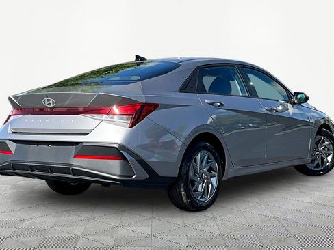 Used 2024 Hyundai Elantra SEL FWD image 6
