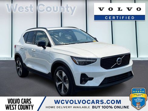 Certified 2026 Volvo XC40 B5 Plus AWD/4WD image 1