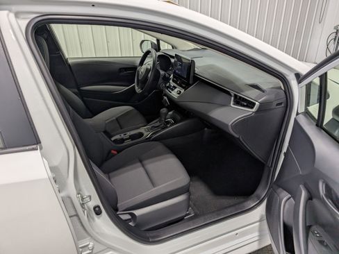 Used 2025 Toyota Corolla LE image 27