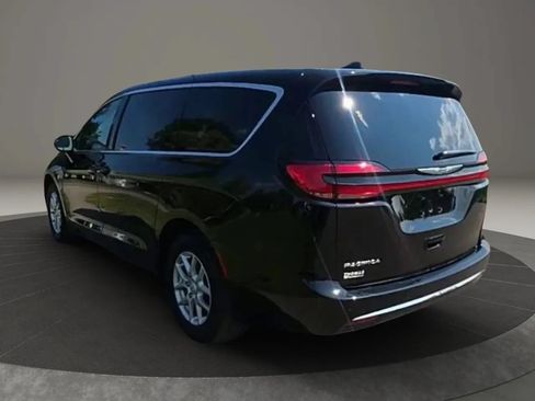 Used 2026 Chrysler Pacifica Select FWD image 4