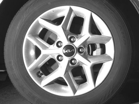 Used 2025 Kia Soul LX w/ LX Technology Package image 13