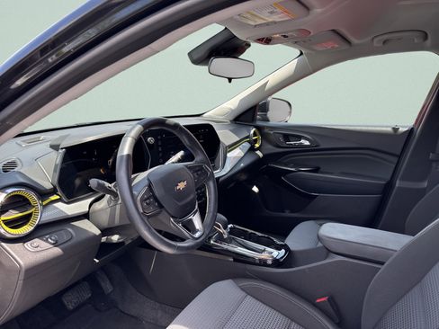Used 2024 Chevrolet Trax LT w/ Driver Confidence Package FWD image 12