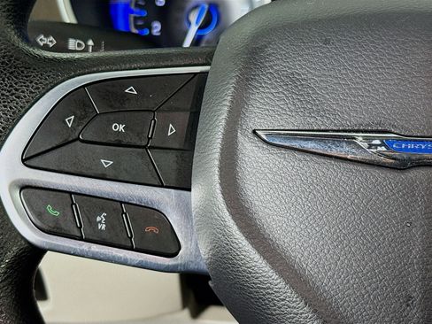 Used 2020 Chrysler Voyager LX FWD image 13