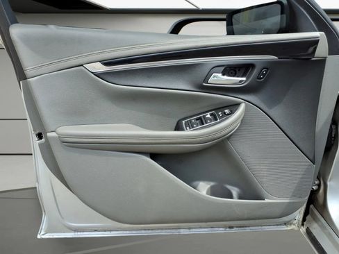 Used 2019 Chevrolet Impala LT FWD image 13