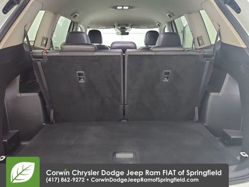 Used 2025 Volkswagen Atlas SE image 31