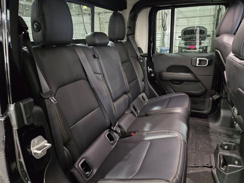 Used 2024 Jeep Gladiator Sport AWD/4WD image 23