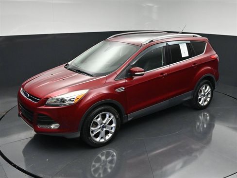 Used 2016 Ford Escape Titanium w/ Equipment Group 301A AWD/4WD image 18