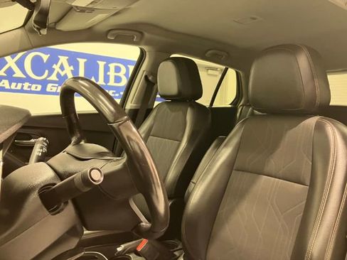 Used 2018 Chevrolet Trax LT w/ LT Convenience Package image 21