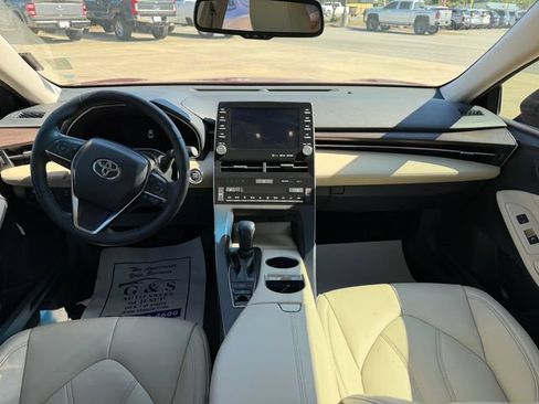 Used 2021 Toyota Avalon XLE FWD image 12