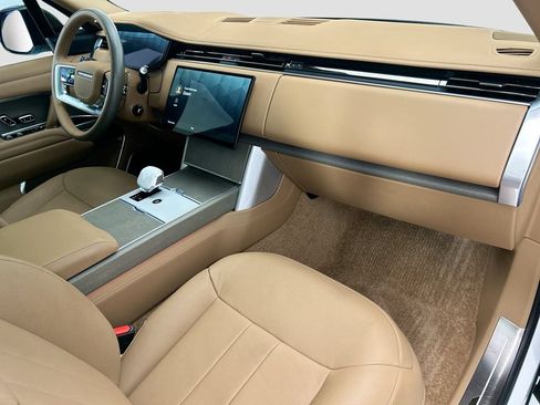 Used 2025 Land Rover Range Rover SV AWD/4WD image 16