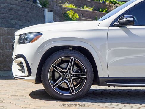 Used 2024 Mercedes-Benz GLS 450 4MATIC image 4