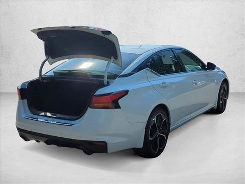 Used 2023 Nissan Altima 2.5 SR w/ SR Premium Package FWD image 8