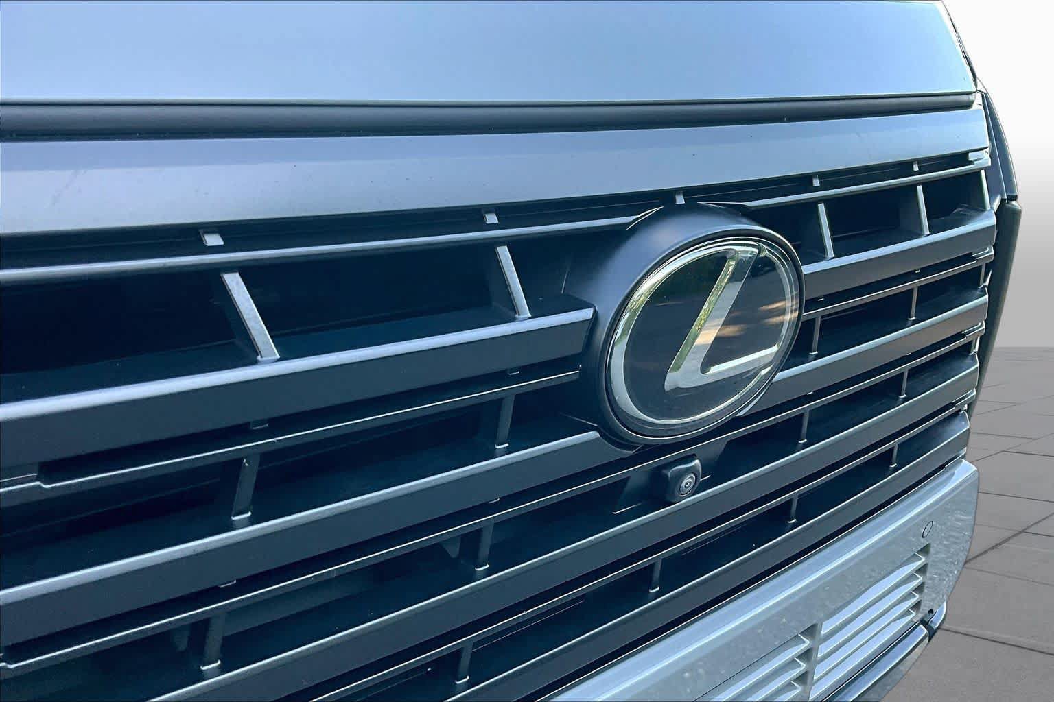 Used 2024 Lexus GX 550 w/ Accessory Package (Z1) AWD/4WD image 29