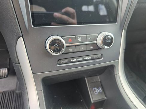 Used 2024 Ford Edge SE w/ Black Appearance Package image 17