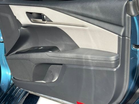 Used 2025 Toyota Camry SE w/ Convenience Package image 20