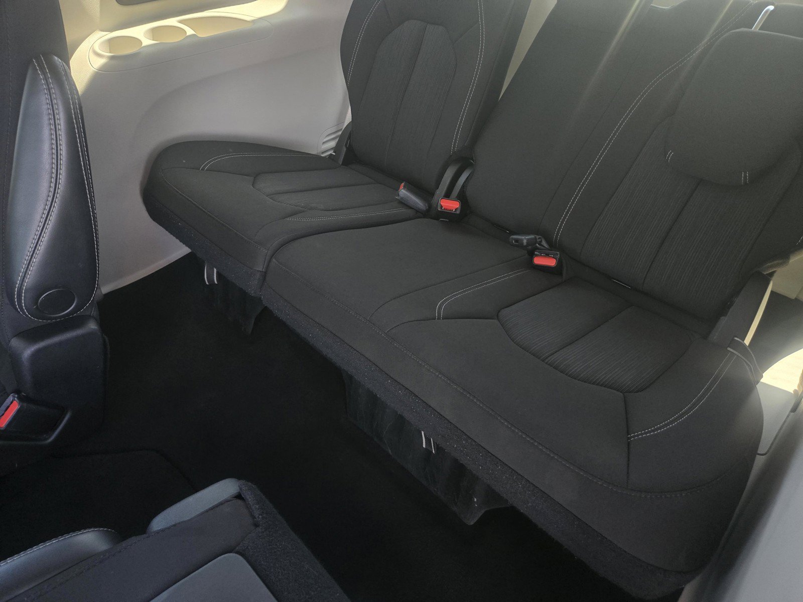Used 2023 Chrysler Voyager LX FWD image 6
