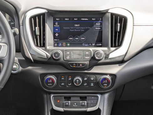 Used 2023 GMC Terrain SLT image 20