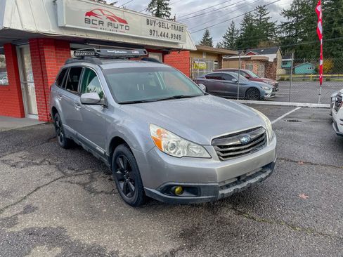 Used 2010 Subaru Outback 2.5i Premium AWD/4WD image 4