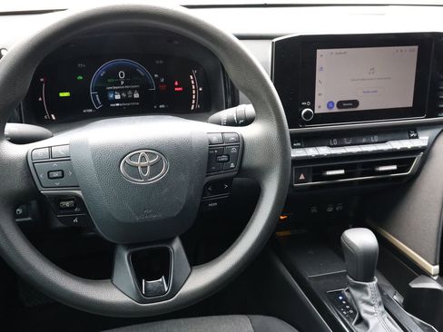 Used 2025 Toyota Camry LE FWD image 16
