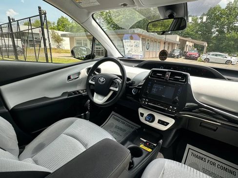 Used 2017 Toyota Prius Two w/ Prius Two Safety Plus Package FWD image 25