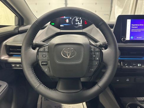 Used 2025 Toyota Prius XLE image 18