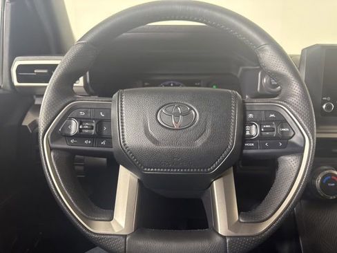 Used 2025 Toyota 4Runner SR5 AWD/4WD image 19