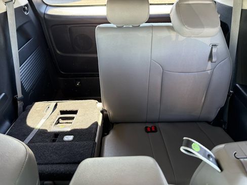 Used 2025 Toyota Sienna XLE FWD image 27