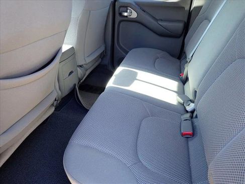 Used 2019 Nissan Frontier SV image 9