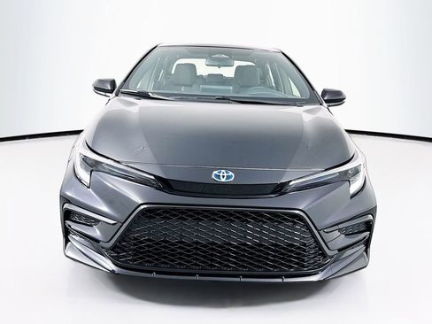 Used 2025 Toyota Corolla SE image 2