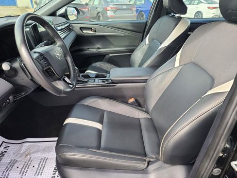 Used 2025 Toyota Camry SE image 7