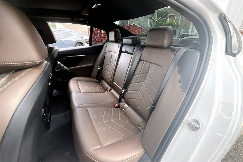 Used 2026 BMW 550e xDrive AWD/4WD image 17
