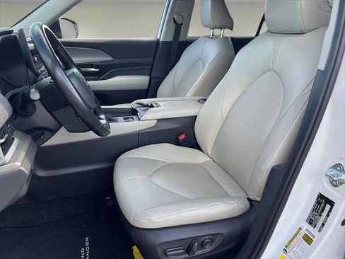 Certified 2024 Toyota Grand Highlander XLE FWD image 12