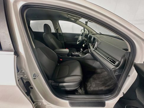 Used 2025 Kia Sportage LX FWD image 28