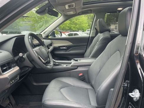 Used 2026 Toyota Grand Highlander AWD image 17