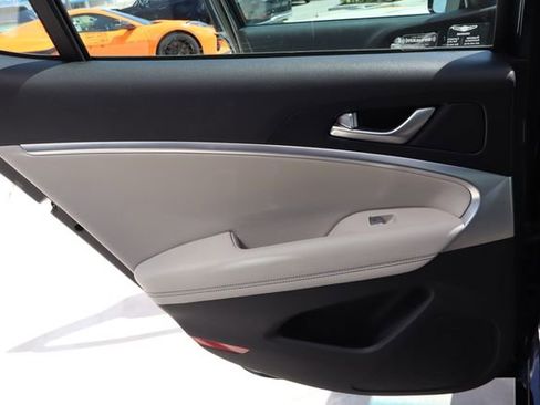 Used 2023 Genesis G70 2.0T image 27