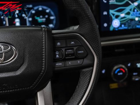 Used 2025 Toyota Tacoma TRD Off-Road image 31