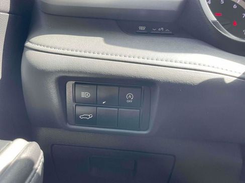 Used 2023 Toyota Highlander XLE AWD/4WD image 23