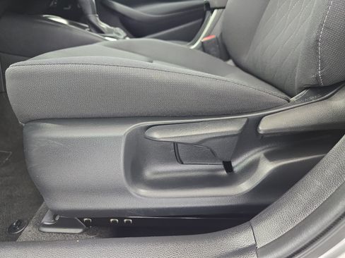 Used 2025 Toyota Corolla LE FWD image 18