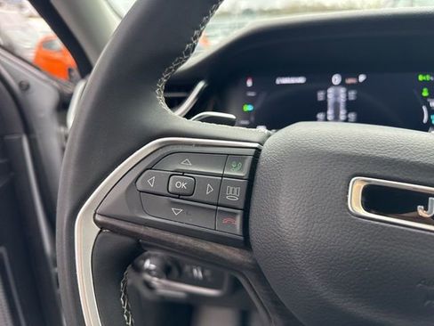 Used 2023 Jeep Grand Cherokee 30th Anniversary image 26