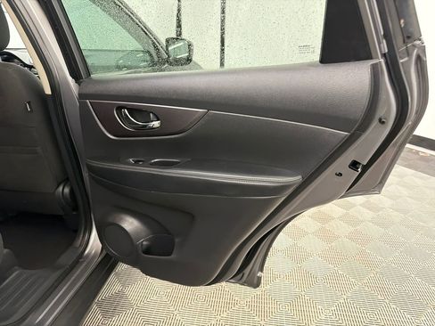 Used 2016 Nissan Rogue SV FWD image 17