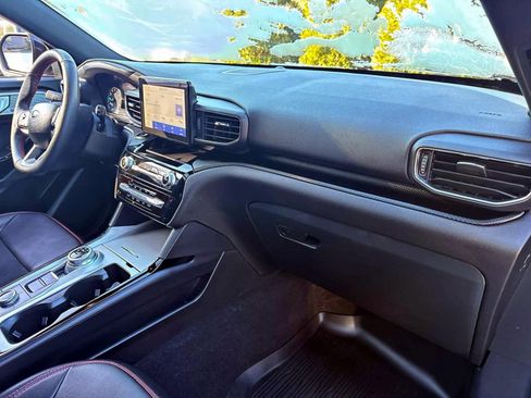 Used 2024 Ford Explorer ST-Line w/ Class IV Trailer Tow Package image 10