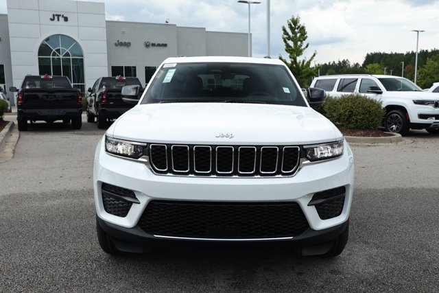 New 2027 Jeep Grand Cherokee Laredo X RWD image 2
